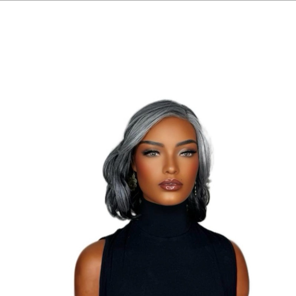 Lynn Chic Short Silver & Black Bob Wig — Sleek Two-Tone Style